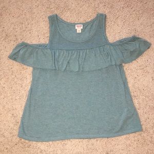 CUTE COLD SHOULDER TOP!